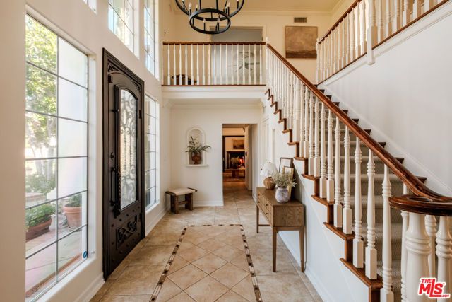 17422 Gresham Street, Northridge (los Angeles), CA 91325