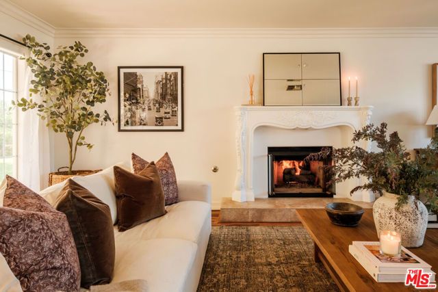 17422 Gresham Street, Northridge (los Angeles), CA 91325