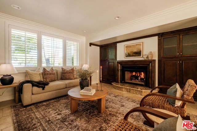 17422 Gresham Street, Northridge (los Angeles), CA 91325