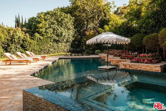 17422 Gresham Street, Northridge (los Angeles), CA 91325