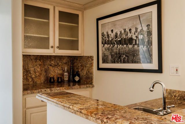 17422 Gresham Street, Northridge (los Angeles), CA 91325