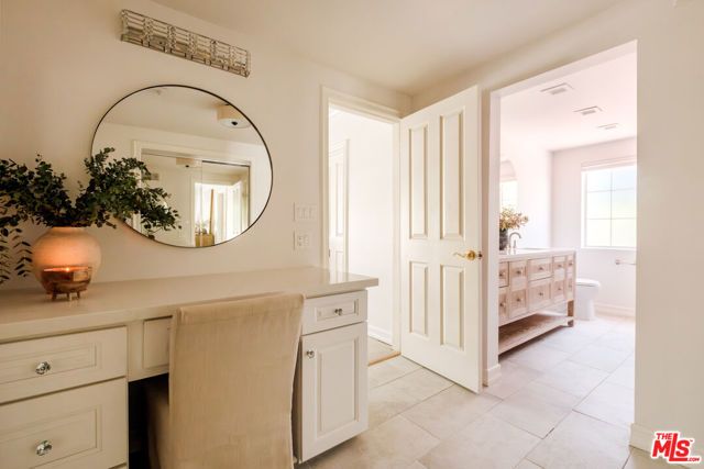 17422 Gresham Street, Northridge (los Angeles), CA 91325