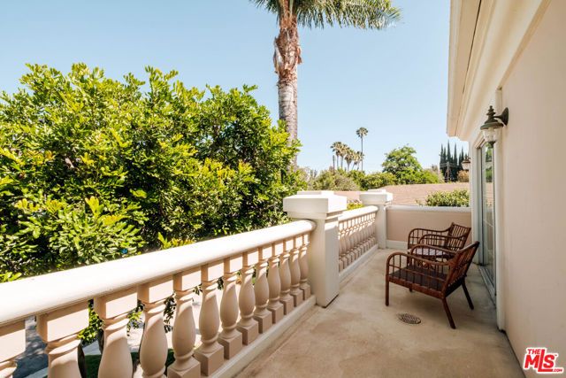 17422 Gresham Street, Northridge (los Angeles), CA 91325