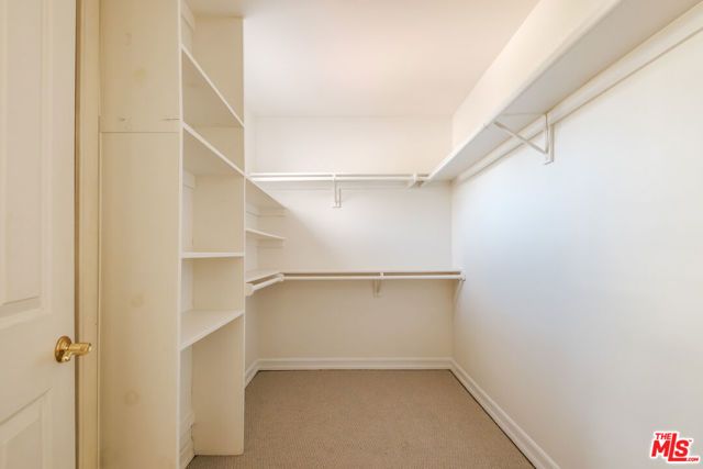 17422 Gresham Street, Northridge (los Angeles), CA 91325