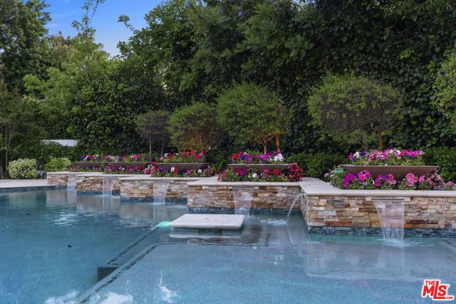 17422 Gresham Street, Northridge (los Angeles), CA 91325