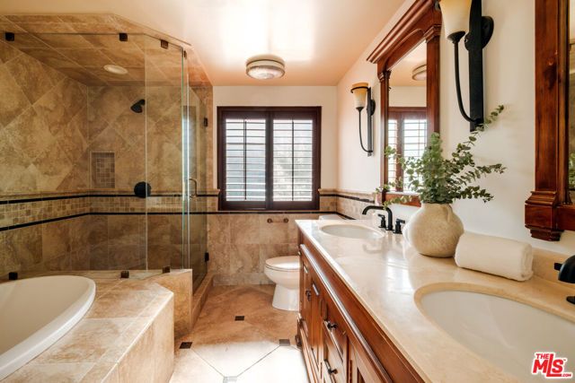 17422 Gresham Street, Northridge (los Angeles), CA 91325