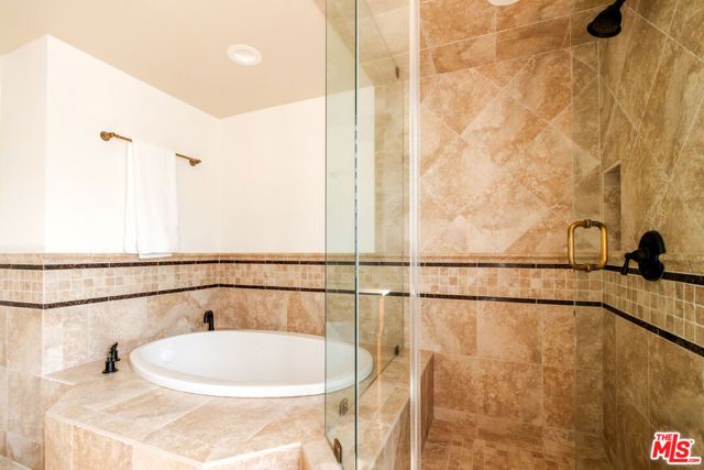 17422 Gresham Street, Northridge (los Angeles), CA 91325