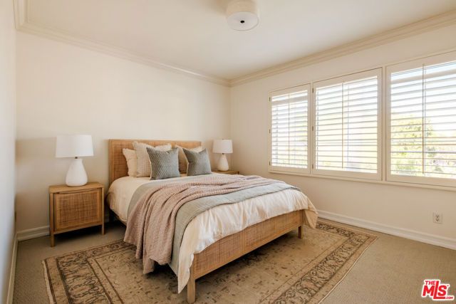 17422 Gresham Street, Northridge (los Angeles), CA 91325