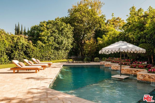 17422 Gresham Street, Northridge (los Angeles), CA 91325