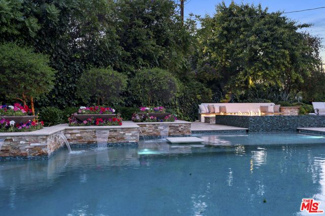 17422 Gresham Street, Northridge (los Angeles), CA 91325