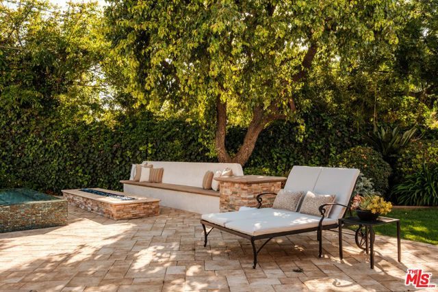 17422 Gresham Street, Northridge (los Angeles), CA 91325