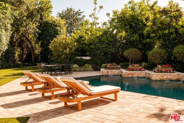 17422 Gresham Street, Northridge (los Angeles), CA 91325