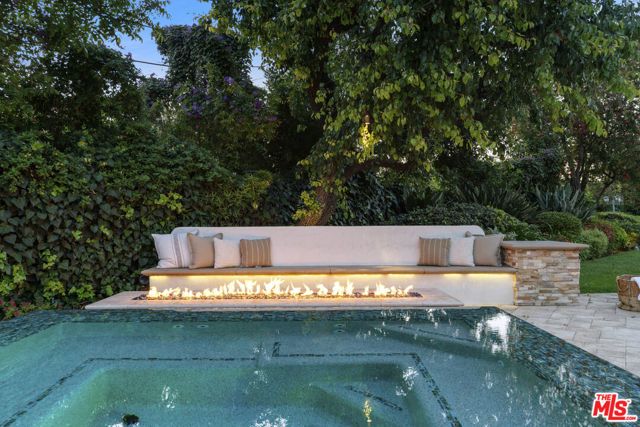 17422 Gresham Street, Northridge (los Angeles), CA 91325