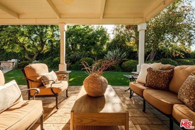 17422 Gresham Street, Northridge (los Angeles), CA 91325