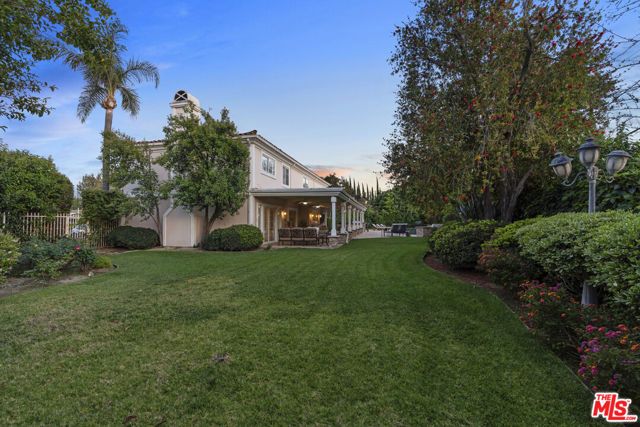 17422 Gresham Street, Northridge (los Angeles), CA 91325