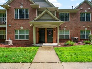 49207 W Woods Drive, Shelby Twp, MI 48317