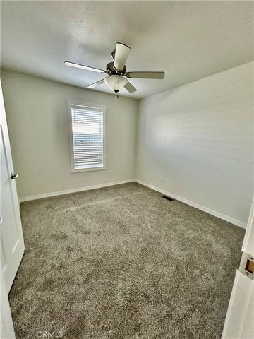 675 W Oakland Avenue B8, Hemet, CA 92543