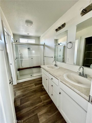 675 W Oakland Avenue B8, Hemet, CA 92543