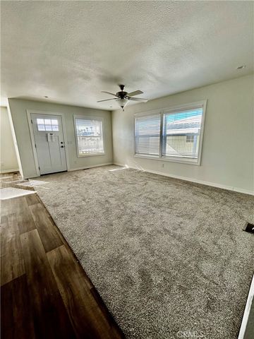 675 W Oakland Avenue B8, Hemet, CA 92543