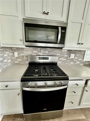 675 W Oakland Avenue B8, Hemet, CA 92543