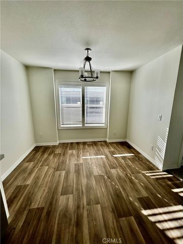675 W Oakland Avenue B8, Hemet, CA 92543