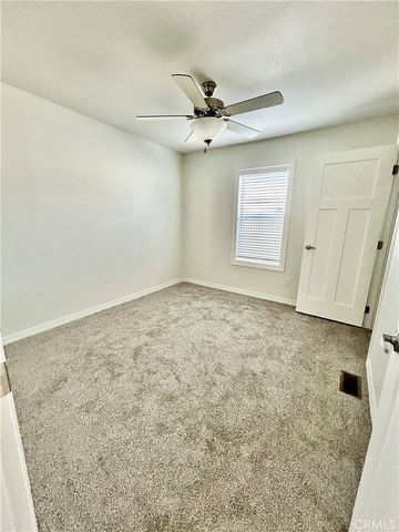 675 W Oakland Avenue B8, Hemet, CA 92543