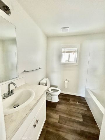 675 W Oakland Avenue B8, Hemet, CA 92543
