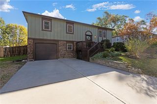 612 S Montclaire Drive, Olathe, KS 66061