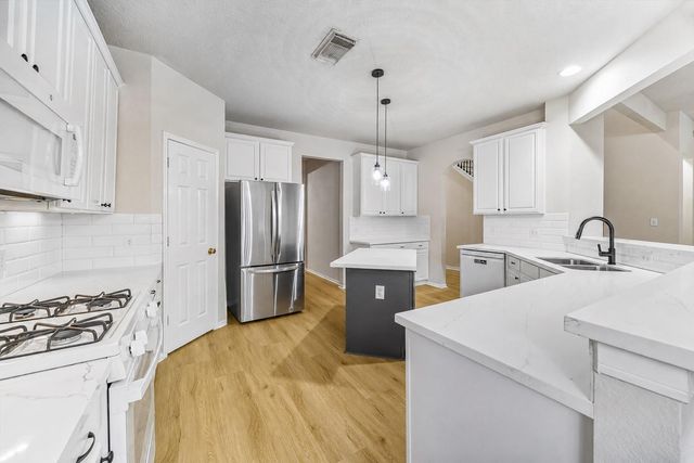 515 Deer Hollow Drive, Sugar Land, TX 77479