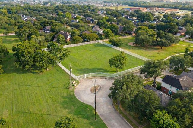 515 Deer Hollow Drive, Sugar Land, TX 77479