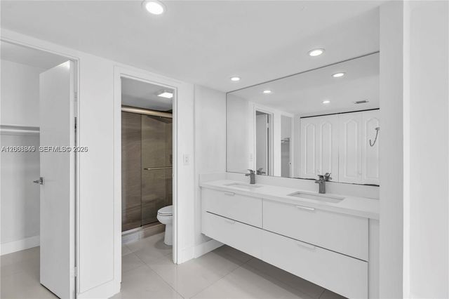 100 Bayview Dr 508, Sunny Isles Beach, FL 33160