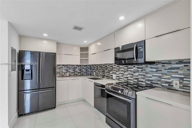 100 Bayview Dr 508, Sunny Isles Beach, FL 33160