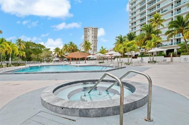 100 Bayview Dr 508, Sunny Isles Beach, FL 33160