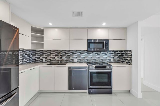 100 Bayview Dr 508, Sunny Isles Beach, FL 33160