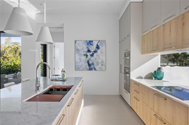 1212 CENTER PLACE, Sarasota, FL 34236