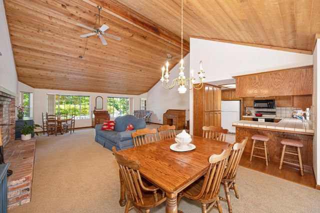 22803 Sunset Ridge Dr, Auburn, CA 95602