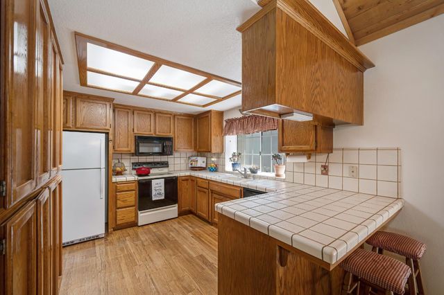 22803 Sunset Ridge Dr, Auburn, CA 95602