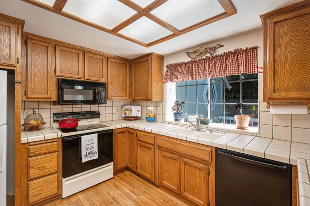22803 Sunset Ridge Dr, Auburn, CA 95602