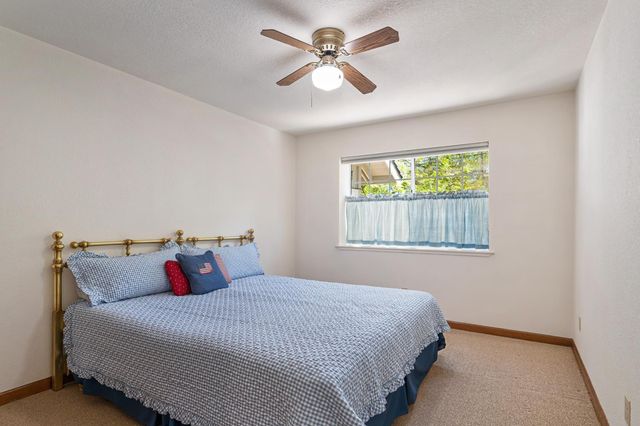 22803 Sunset Ridge Dr, Auburn, CA 95602