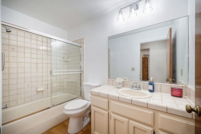 22803 Sunset Ridge Dr, Auburn, CA 95602