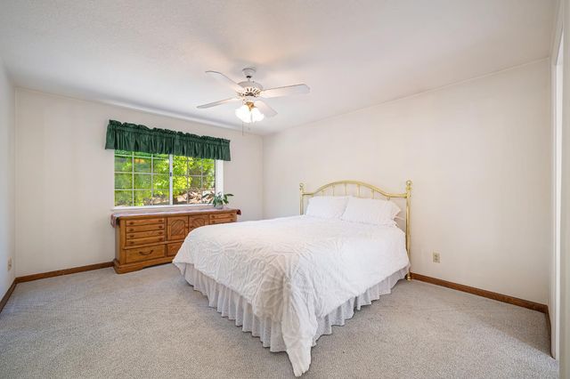 22803 Sunset Ridge Dr, Auburn, CA 95602