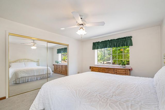 22803 Sunset Ridge Dr, Auburn, CA 95602