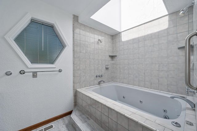 22803 Sunset Ridge Dr, Auburn, CA 95602
