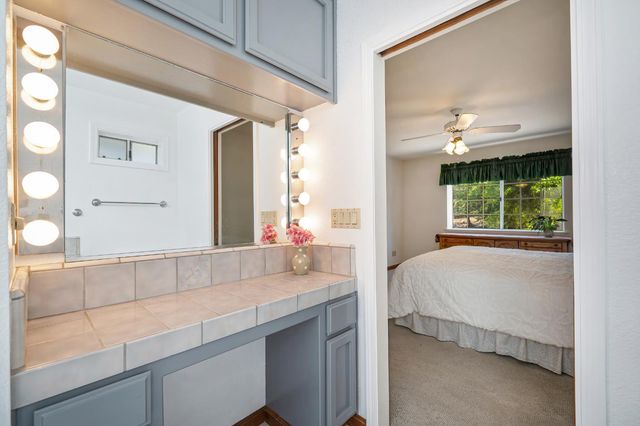22803 Sunset Ridge Dr, Auburn, CA 95602