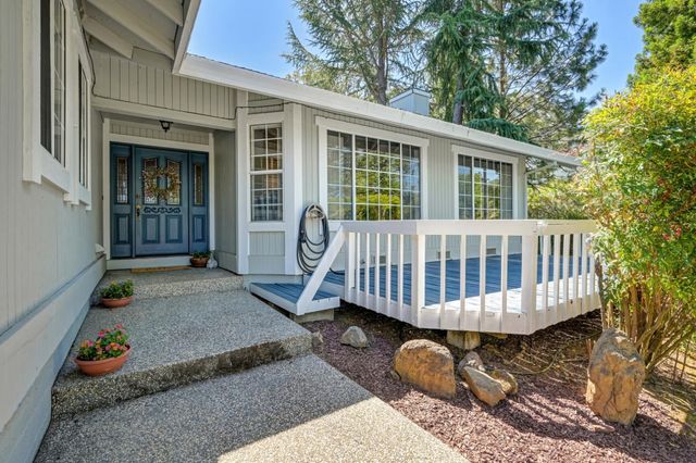 22803 Sunset Ridge Dr, Auburn, CA 95602