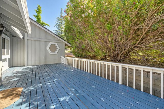 22803 Sunset Ridge Dr, Auburn, CA 95602