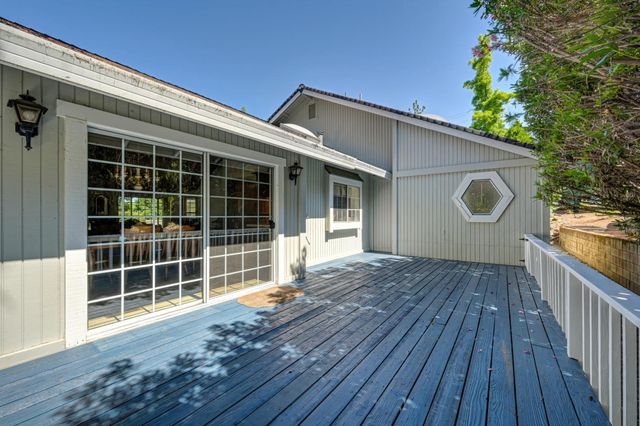 22803 Sunset Ridge Dr, Auburn, CA 95602
