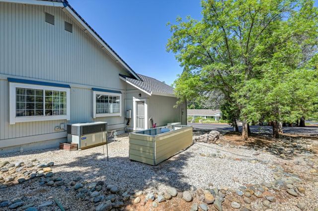 22803 Sunset Ridge Dr, Auburn, CA 95602