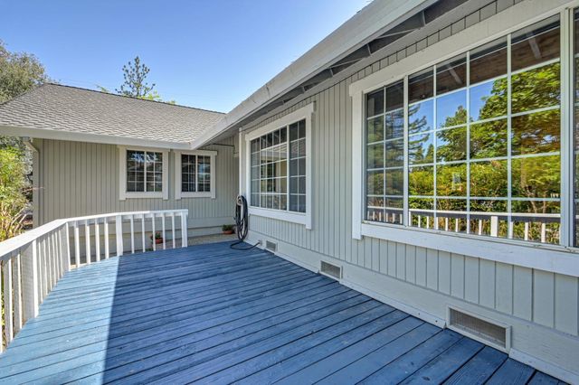 22803 Sunset Ridge Dr, Auburn, CA 95602