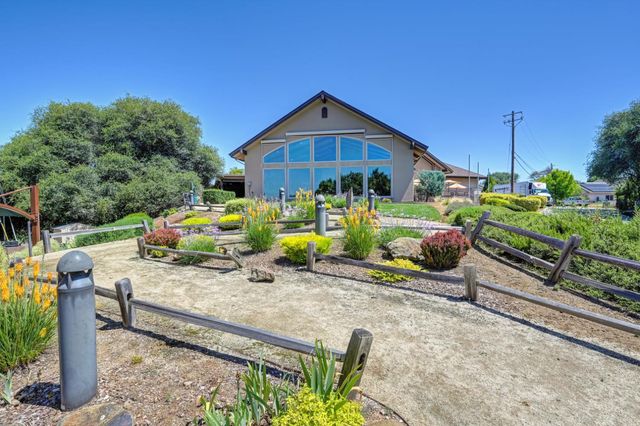 22803 Sunset Ridge Dr, Auburn, CA 95602